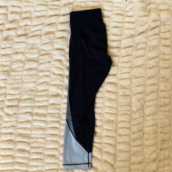 Old Navy two-tone leggings. - Picture 2 of 4